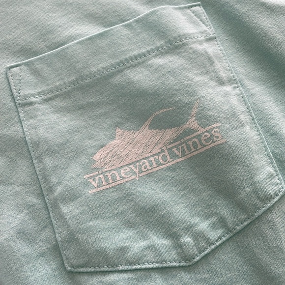 NWT - Vineyard Vines long sleeve hooded shirt - Picture 2 of 5
